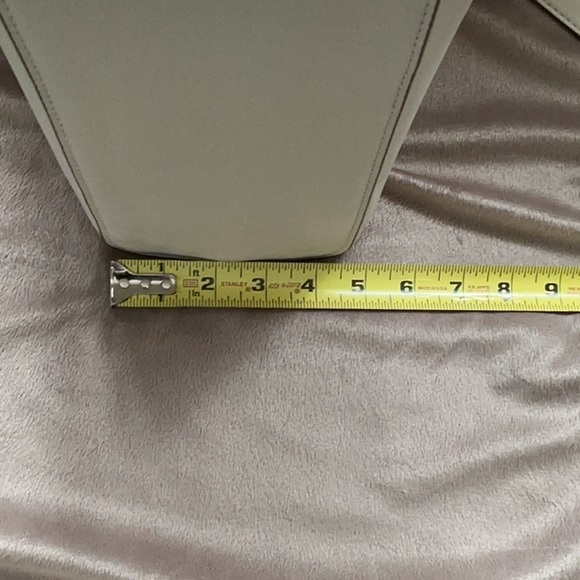 Anne Klein Off White and Gold Shoulder Bag with Chain Details Like New! - Picture 13 of 14